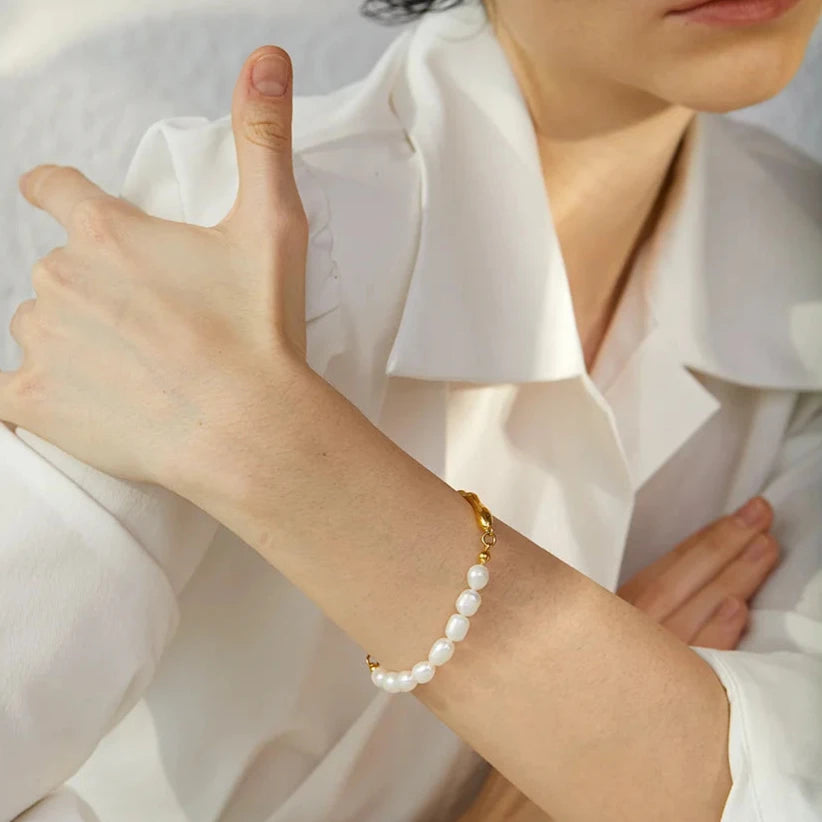Stainless Steel Bracelet with Baroque Pearls (Agua Doce Pearl)
