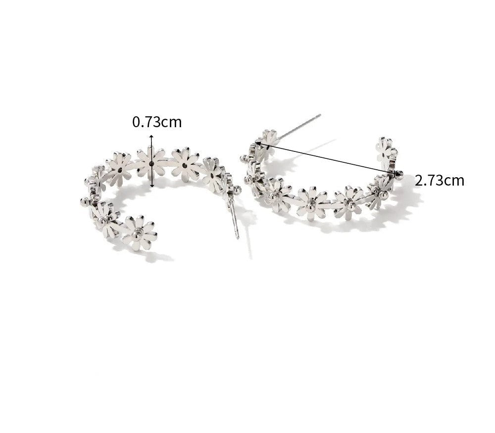 Brinco Meia Argola Feminina de Flores