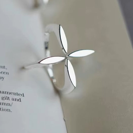 Anel Feminino Ajustável de Pétalas Finas